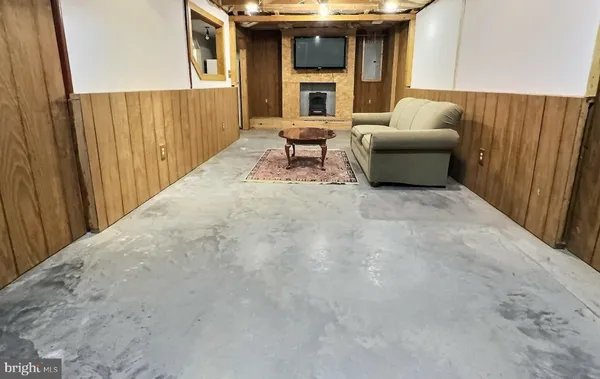 $429,000 | 49 Pocahontas Road, Front Royal, VA 22630