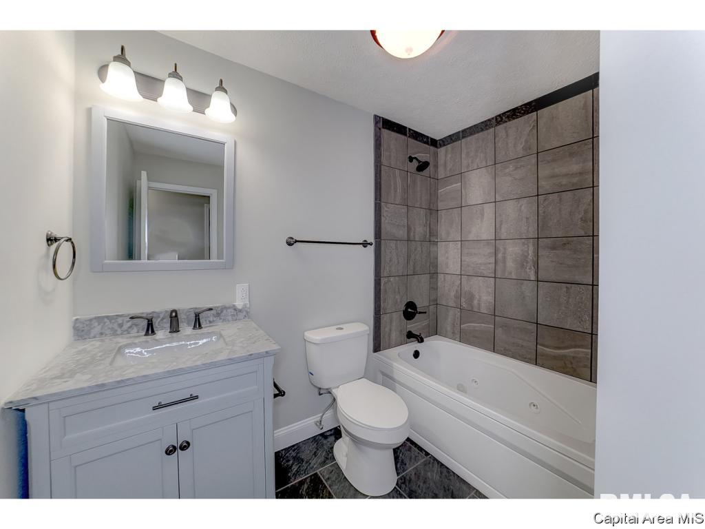 220 Collier Drive Springfield, IL 62704 - Photo 8 of 20