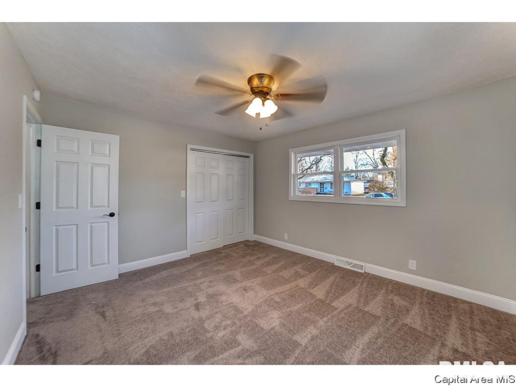 220 Collier Drive Springfield, IL 62704 - Photo 10 of 20