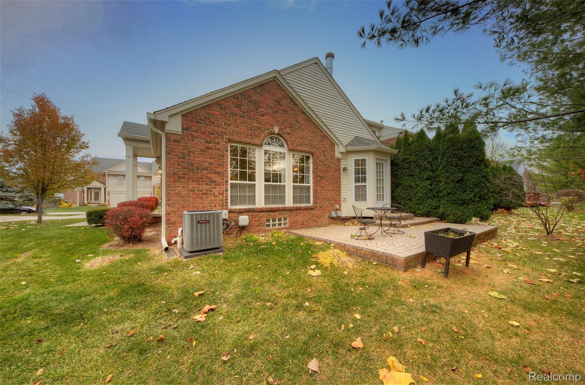 49131 Hawksburry Road Canton, MI 48188 - Photo 39 of 43 40 Rear of Condo.jpg