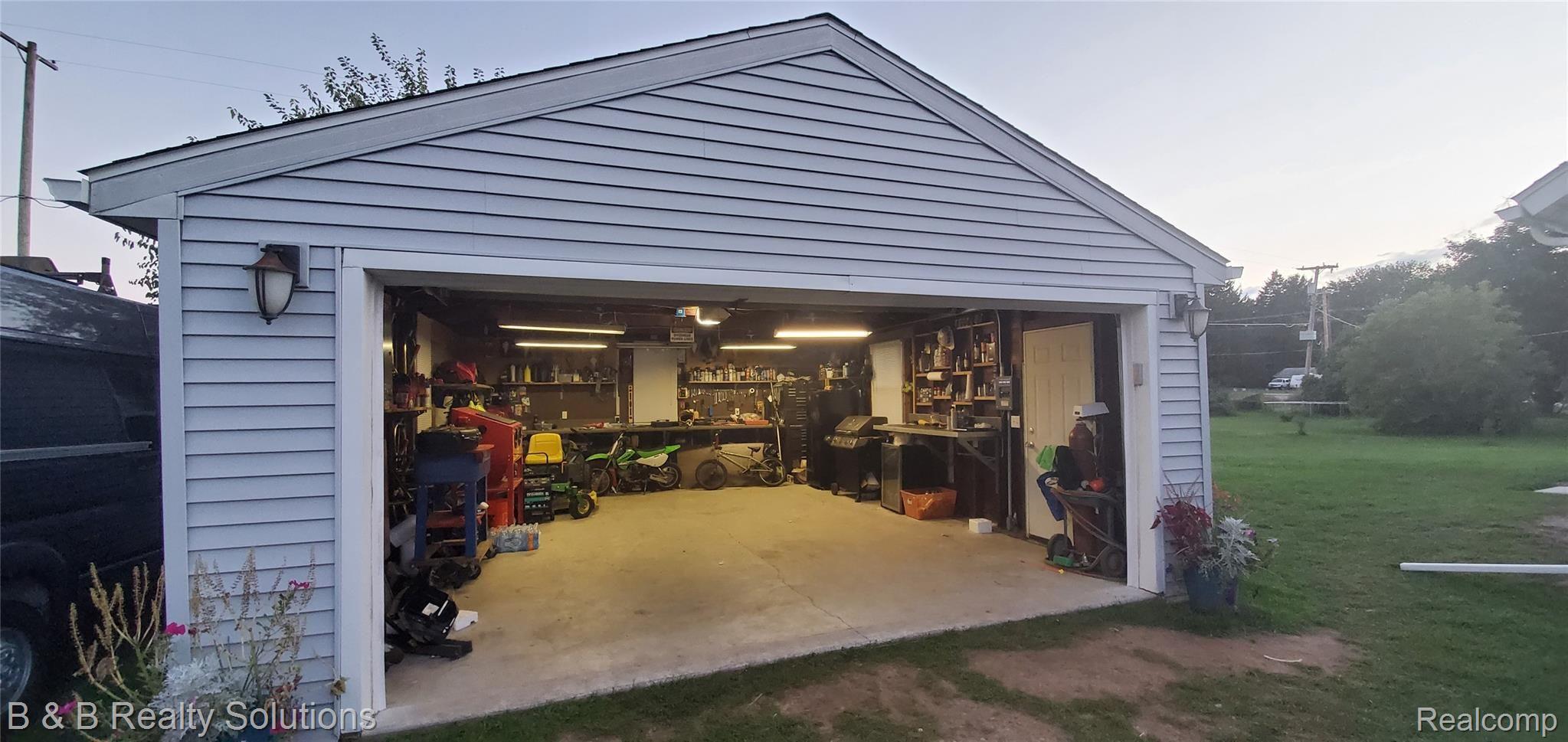 1115 Angle Road Lapeer, MI 48446 - Photo 39 of 39 20200917_194536.jpg