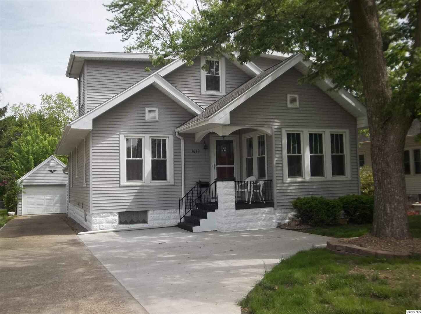 1619 Locust Street Quincy, IL 62301 - Photo 1 of 33 Gallery Image 1