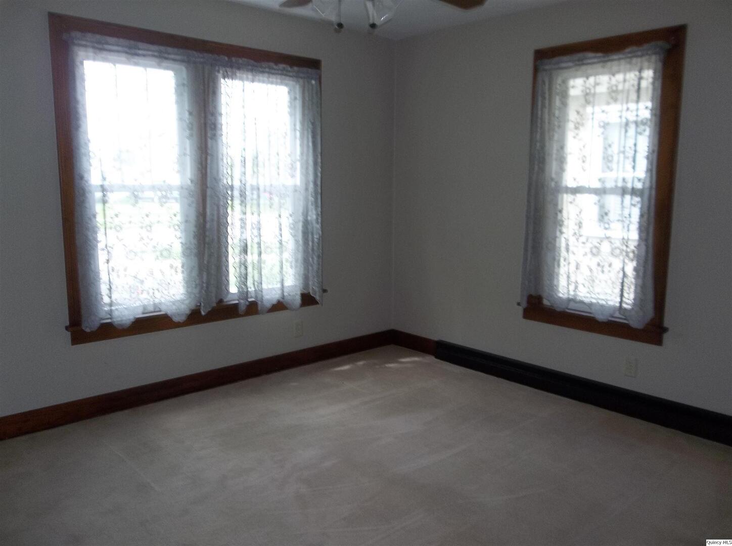 1619 Locust Street Quincy, IL 62301 - Photo 11 of 33 Gallery Image 11