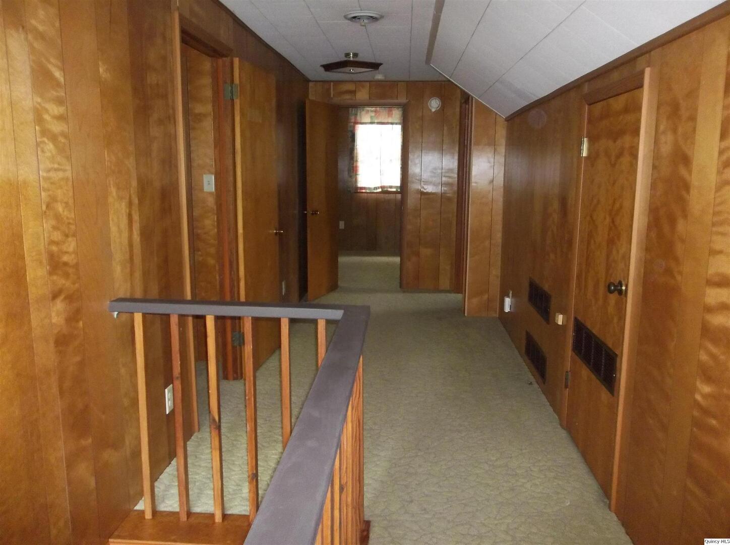 1619 Locust Street Quincy, IL 62301 - Photo 15 of 33 Gallery Image 15