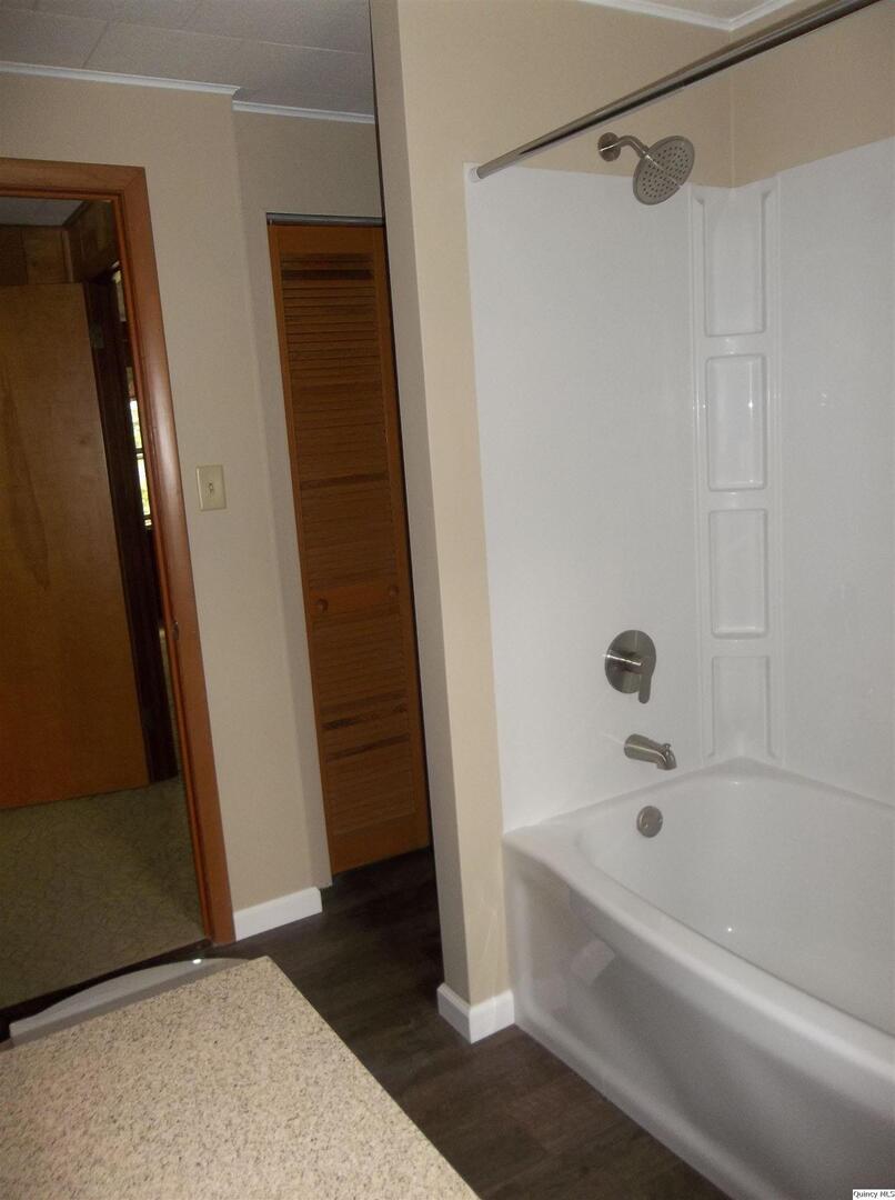 1619 Locust Street Quincy, IL 62301 - Photo 18 of 33 Gallery Image 18