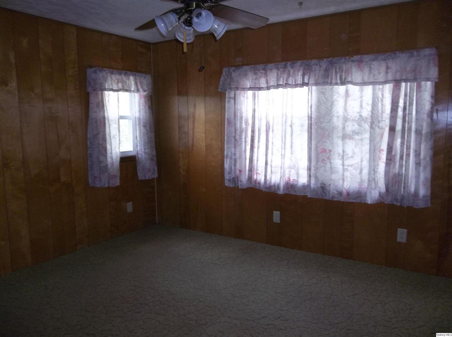 1619 Locust Street Quincy, IL 62301 - Photo 21 of 33 Gallery Image 21