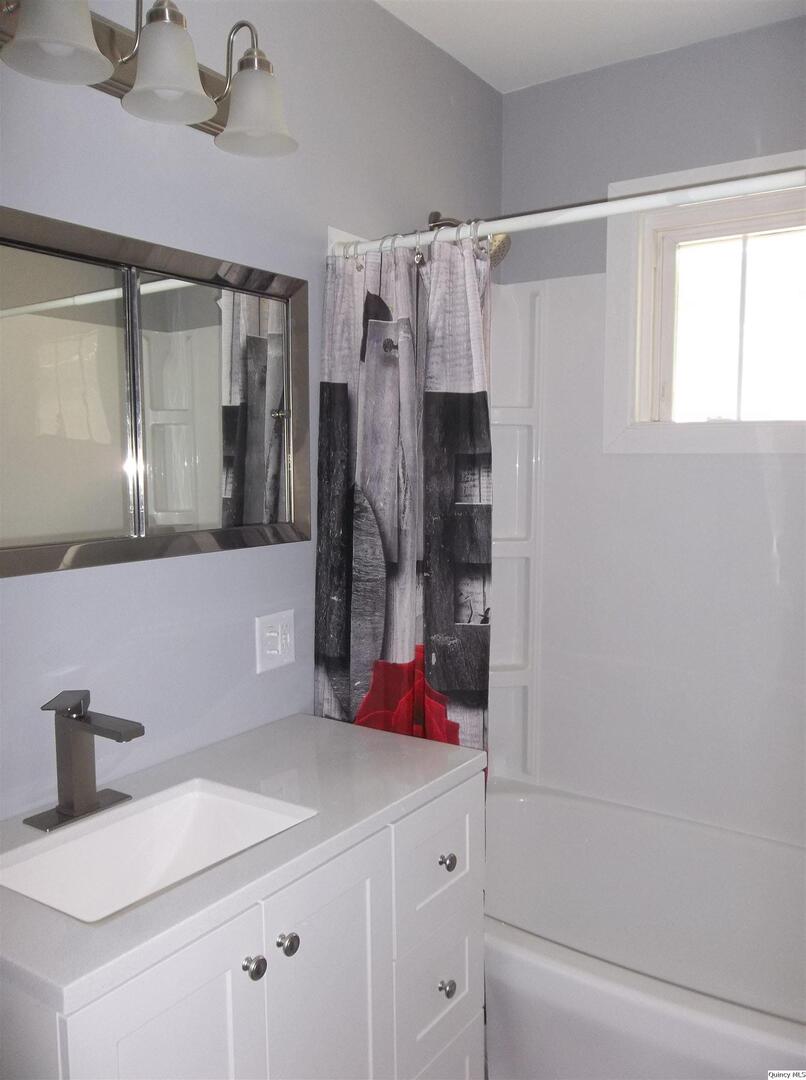 1619 Locust Street Quincy, IL 62301 - Photo 10 of 33 Gallery Image 10