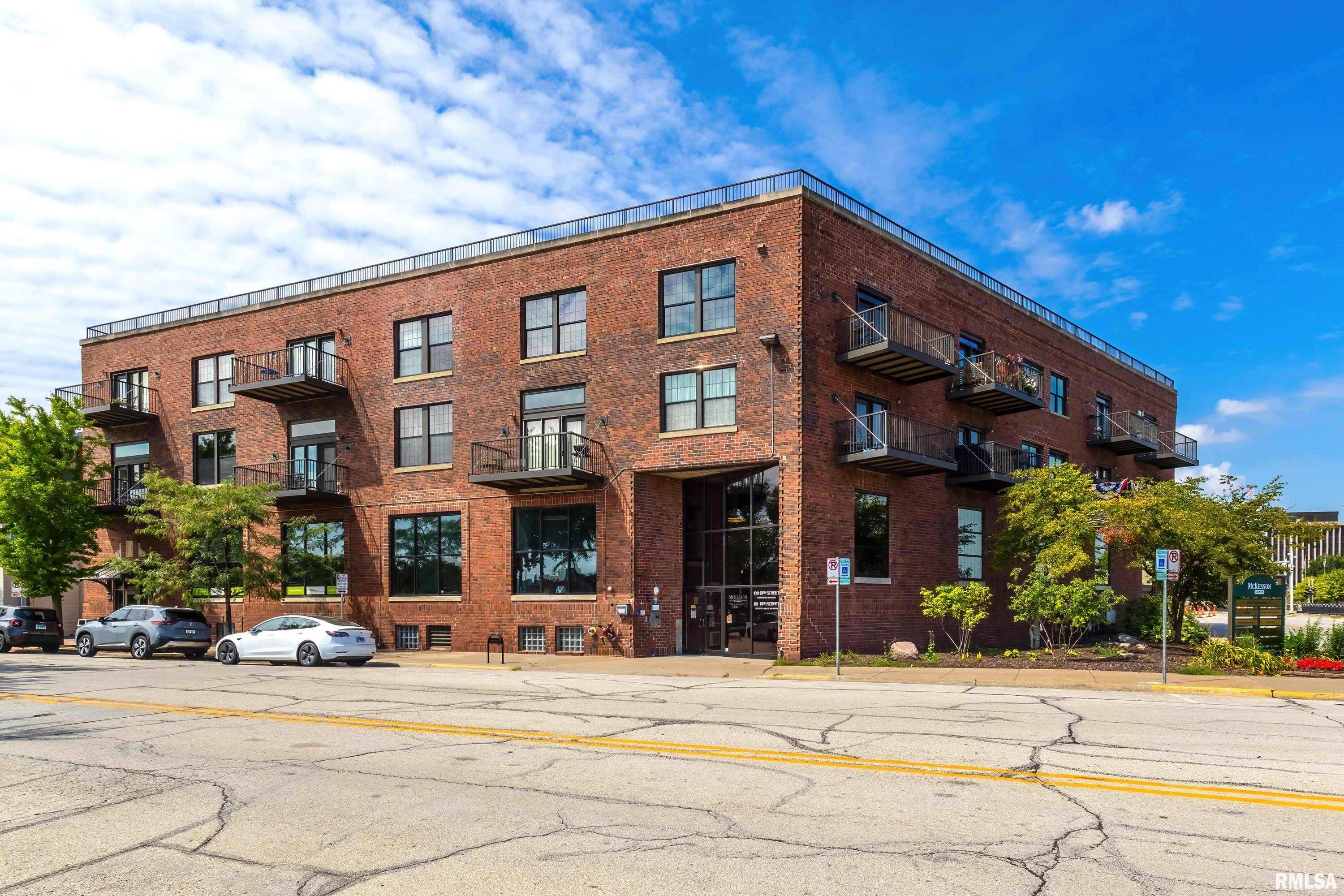 110 19th Street, Unit 311 Rock Island, IL 61201 - Photo 1 of 40