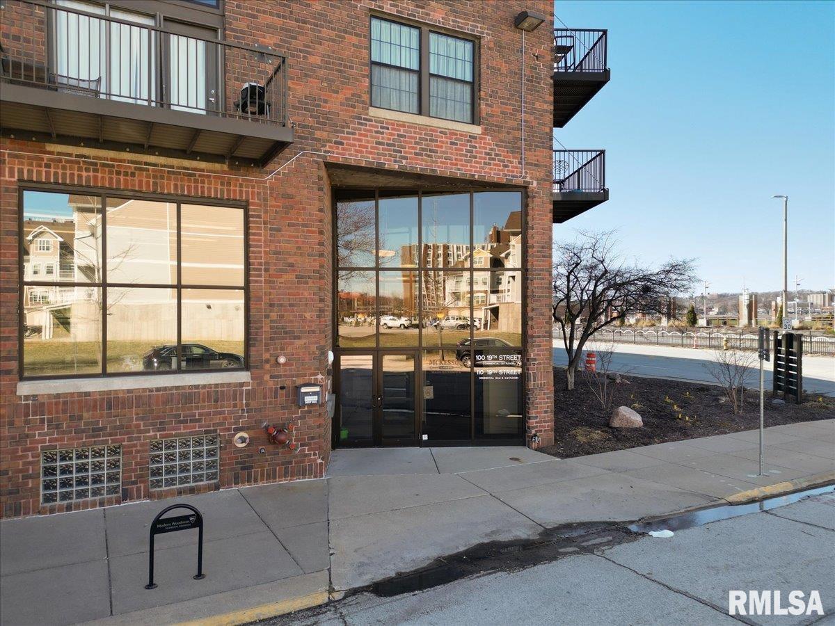 110 19th Street, Unit 311 Rock Island, IL 61201 - Photo 4 of 40