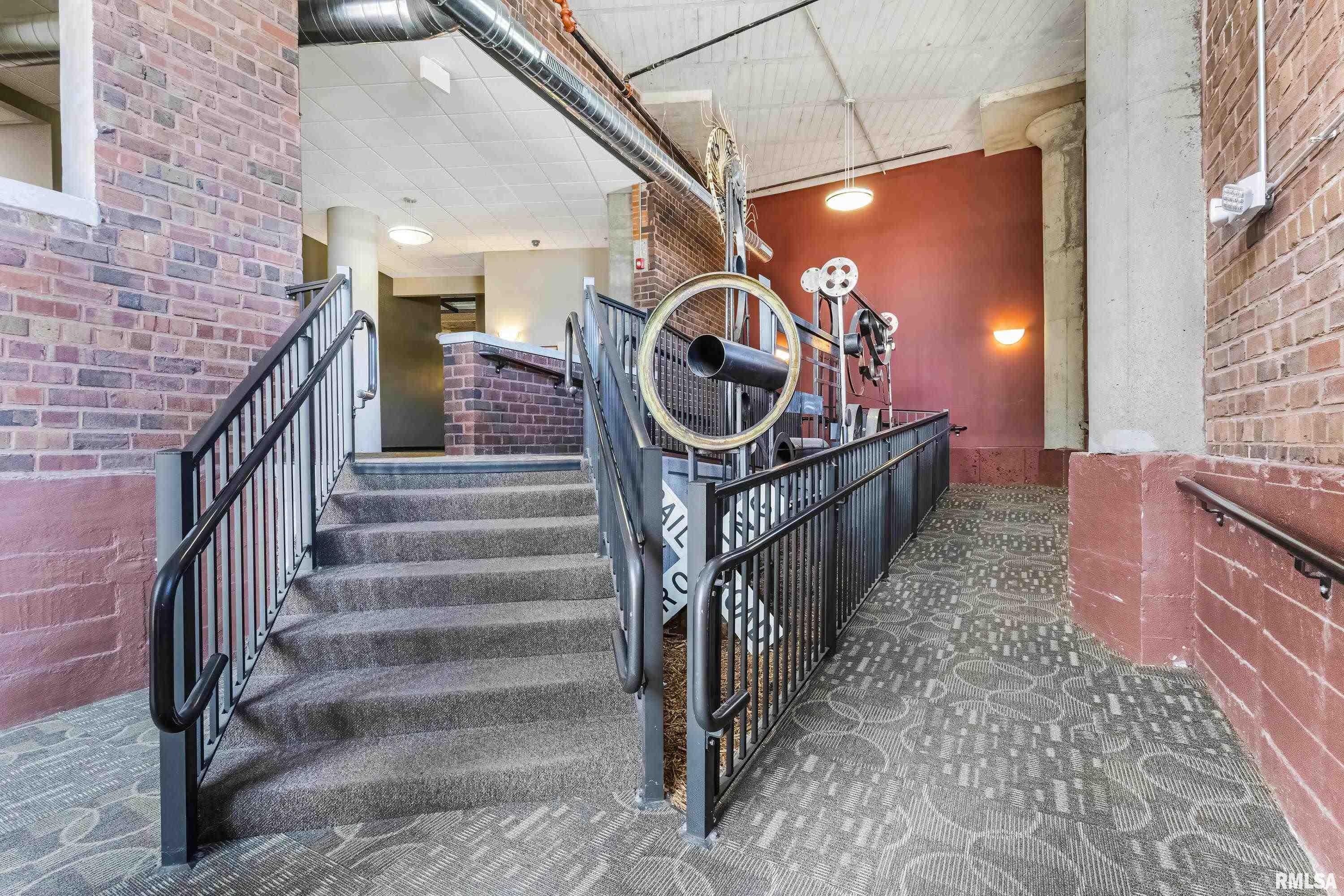 110 19th Street, Unit 311 Rock Island, IL 61201 - Photo 5 of 40