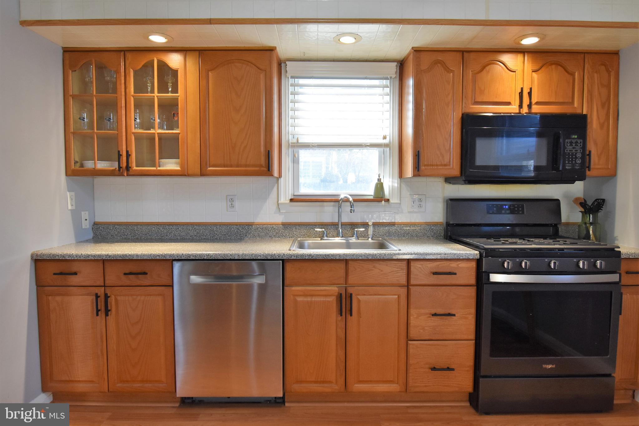 5546 Gayland Road Baltimore, MD 21227 - Photo 2 of 29