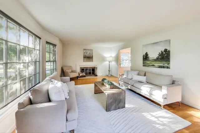 $569,000 | 222 South Dwyer Avenue, Arlington Heights, IL 60005