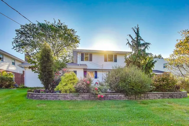 $569,000 | 222 South Dwyer Avenue, Arlington Heights, IL 60005