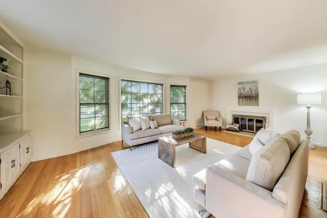 $569,000 | 222 South Dwyer Avenue, Arlington Heights, IL 60005