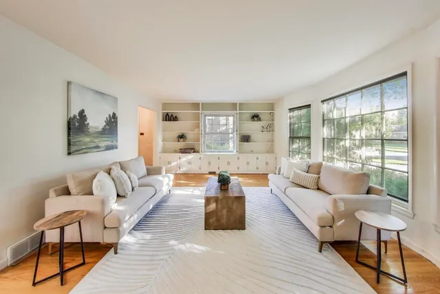 $569,000 | 222 South Dwyer Avenue, Arlington Heights, IL 60005