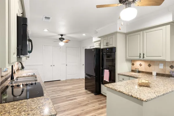 $460,000 | 1031 McElroy Lane, New Ulm, TX 78950