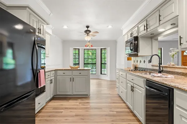 $460,000 | 1031 McElroy Lane, New Ulm, TX 78950