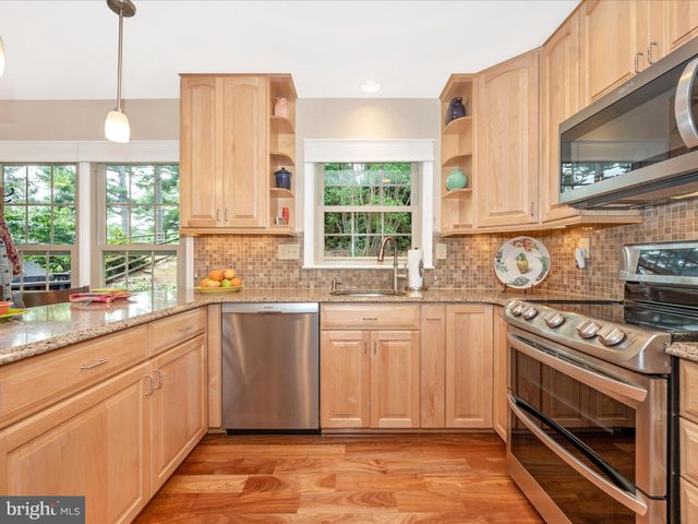 $683,500 | 9909 Shrewsbury Court, Montgomery Village, MD 20886