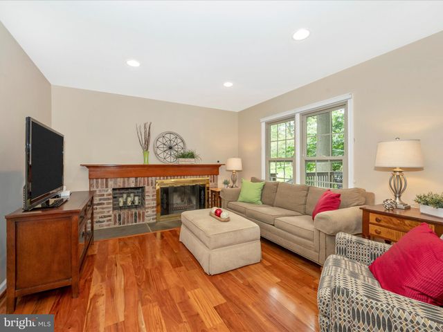 $683,500 | 9909 Shrewsbury Court, Montgomery Village, MD 20886