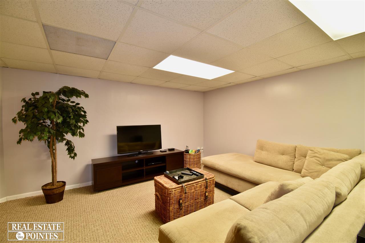 1280 North Oxford Road Grosse Pointe Woods, MI 48236 - Photo 21 of 27