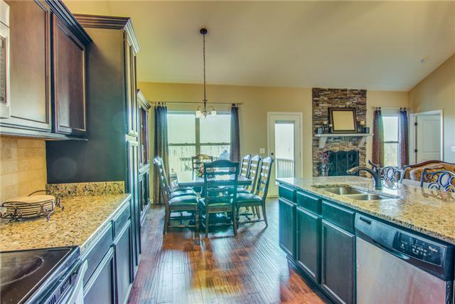 2021 Lincoln Road Spring Hill, TN 37174 - Photo 8 of 19 Open kitchen.