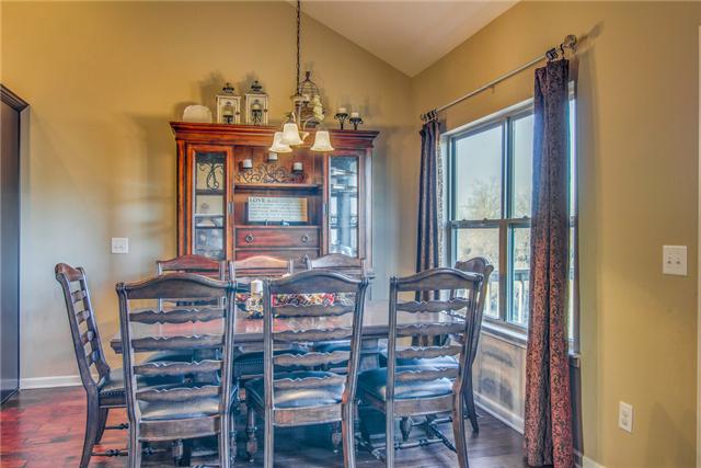 2021 Lincoln Road Spring Hill, TN 37174 - Photo 9 of 19 Spacious breakfast area.