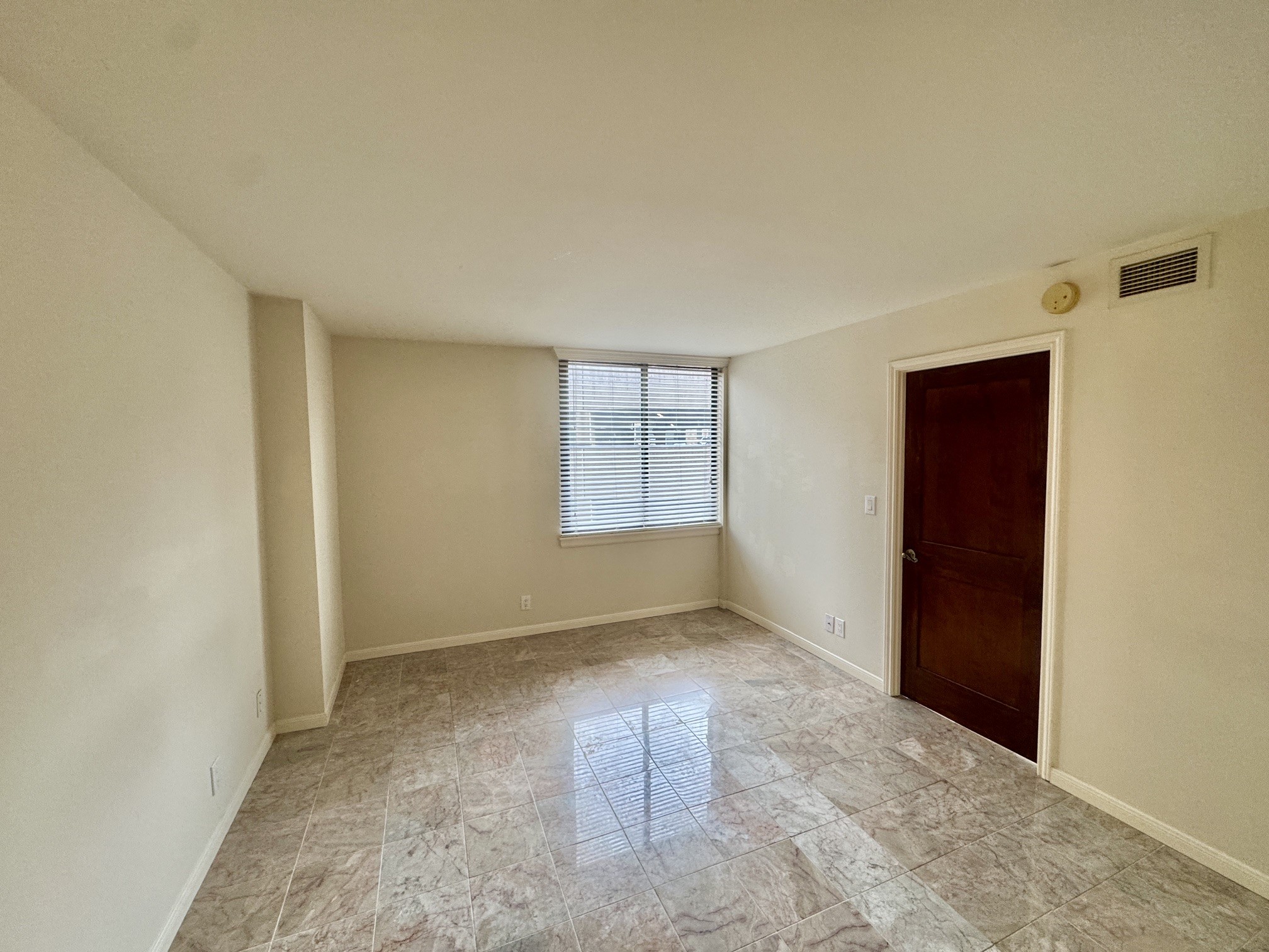 3525 Sage Road, Unit 404 Houston, TX 77056 - Photo 21 of 42 Primary bedroom from en suite bath