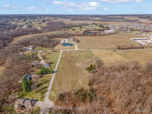 $215,000 | 7468 Covered Bridge Drive, Waterloo, IL 62298