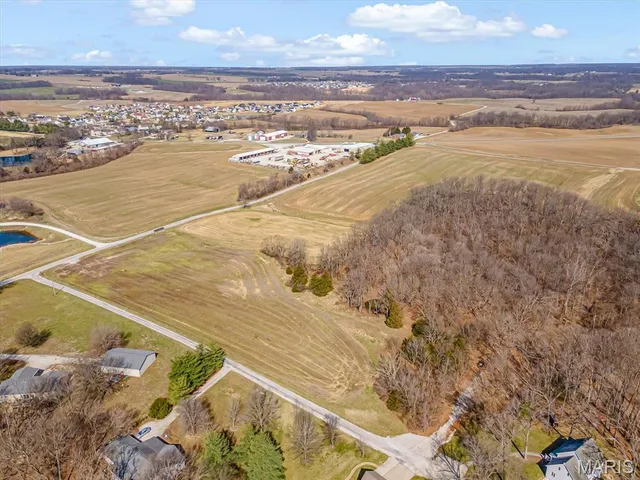 $215,000 | 7468 Covered Bridge Drive, Waterloo, IL 62298