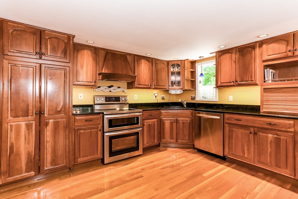33 Russell Road Hanover, MA 02339 - Photo 3 of 21 Gallery Image 3