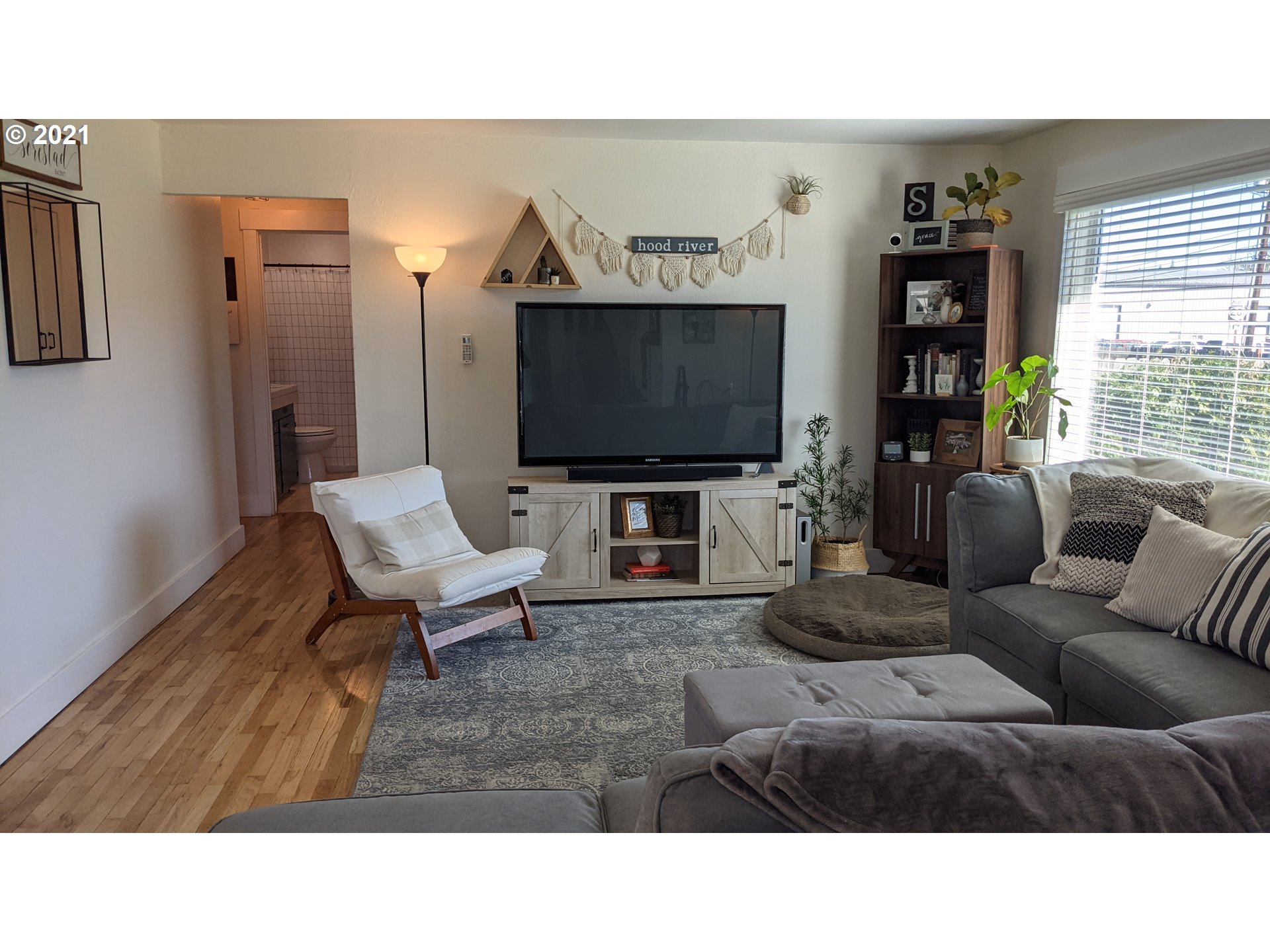 1672 Tucker Road Hood River, OR 97031 - Photo 2 of 15 a living room with furniture and a flat screen tv