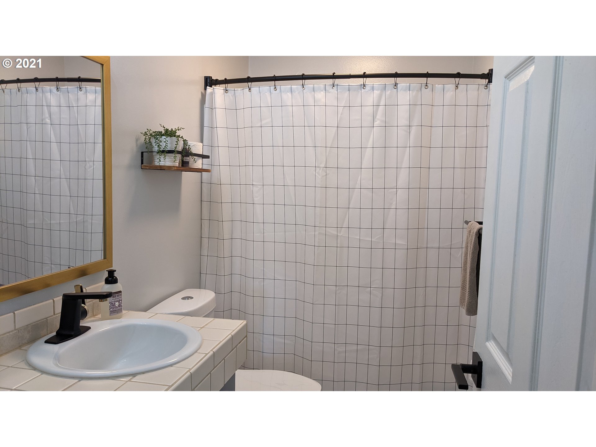 1672 Tucker Road Hood River, OR 97031 - Photo 11 of 15 a bathroom with a sink toilet and shower