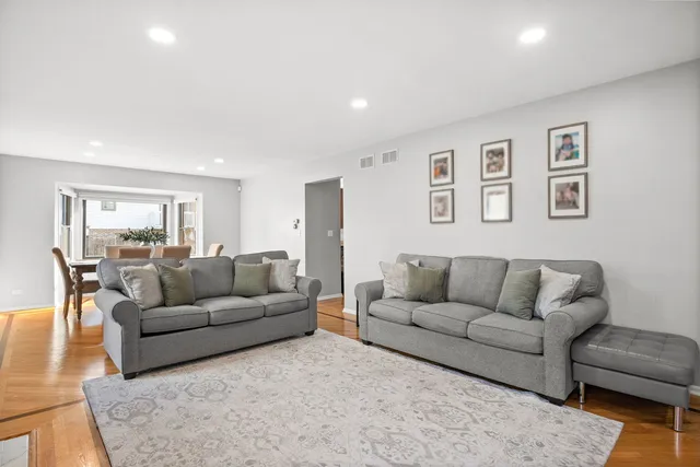 $535,000 | 7S367 Augusta Lane, Naperville, IL 60540