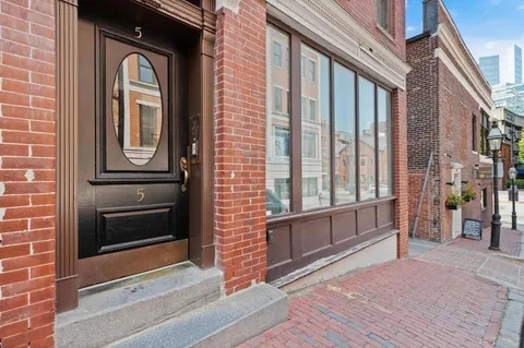 $3,300 | 5 Grove Street, Unit 7, Boston, MA 02114