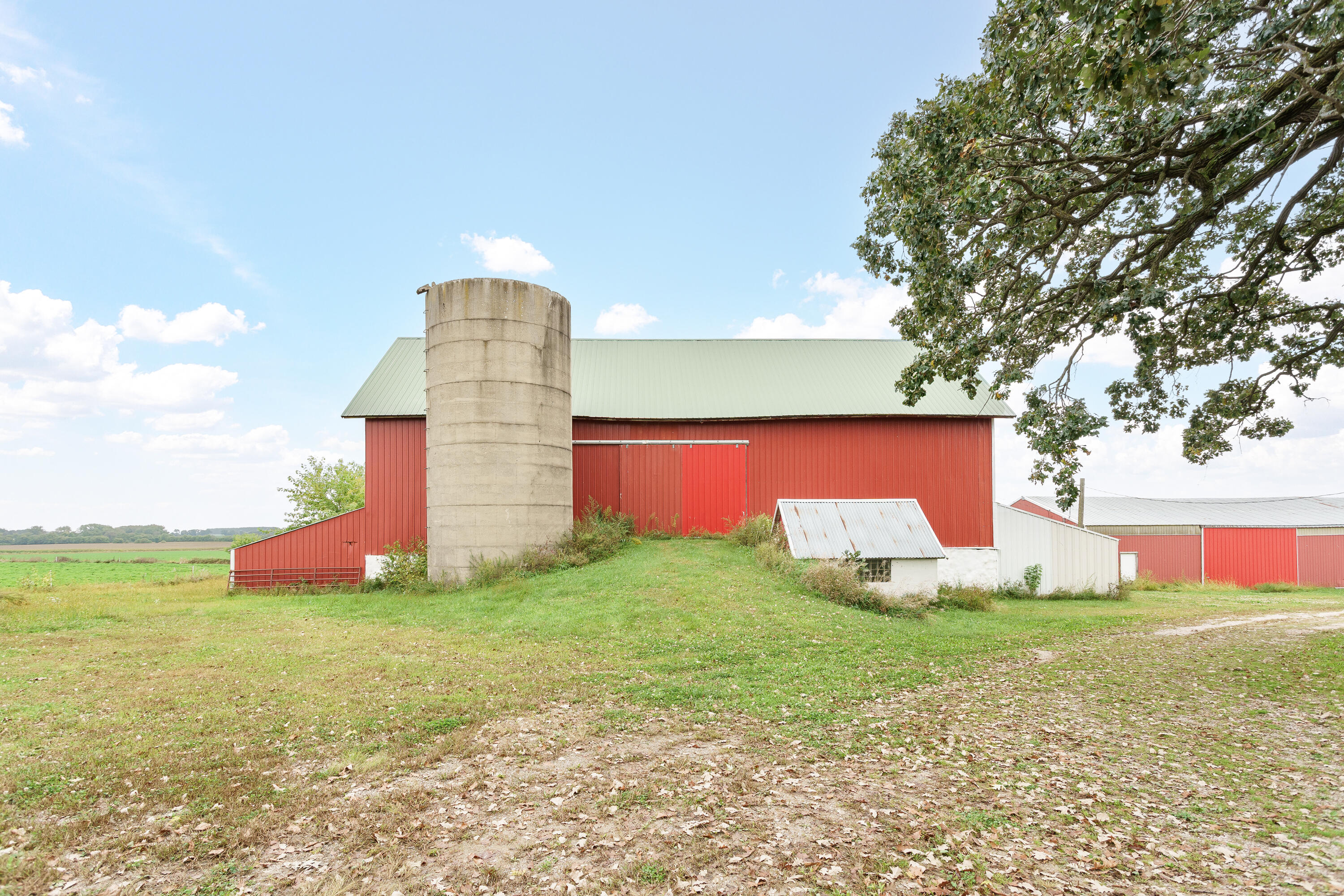 W12040 Sullivan Road Portland, WI 53594 - Photo 9 of 45 Barn view