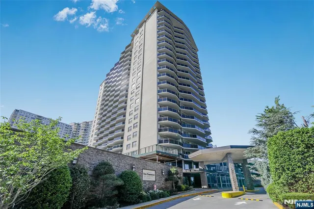 a view of a multi story building