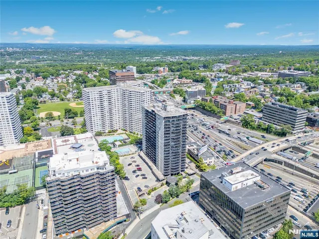 a picture of a black and white photo