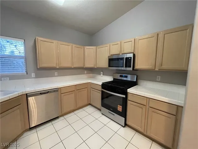 $1,850 | 2152 Turquoise Ridge Street, Unit 202, Las Vegas, NV 89117