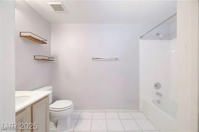 $1,850 | 2152 Turquoise Ridge Street, Unit 202, Las Vegas, NV 89117