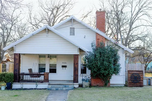 $189,500 | 705 South Jackson Avenue, McGregor, TX 76657