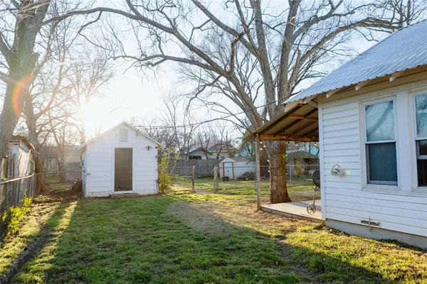 $189,500 | 705 South Jackson Avenue, McGregor, TX 76657