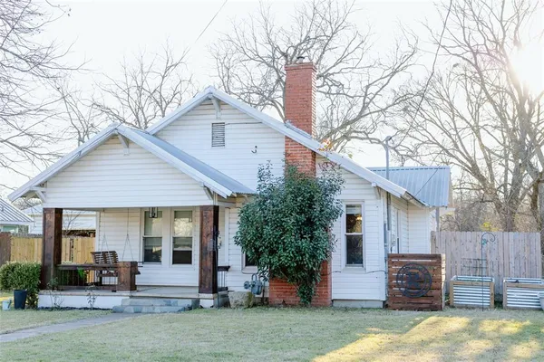 $189,500 | 705 South Jackson Avenue, McGregor, TX 76657