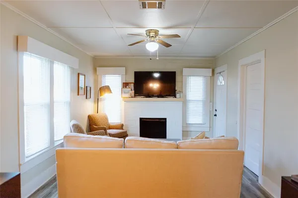 $189,500 | 705 South Jackson Avenue, McGregor, TX 76657