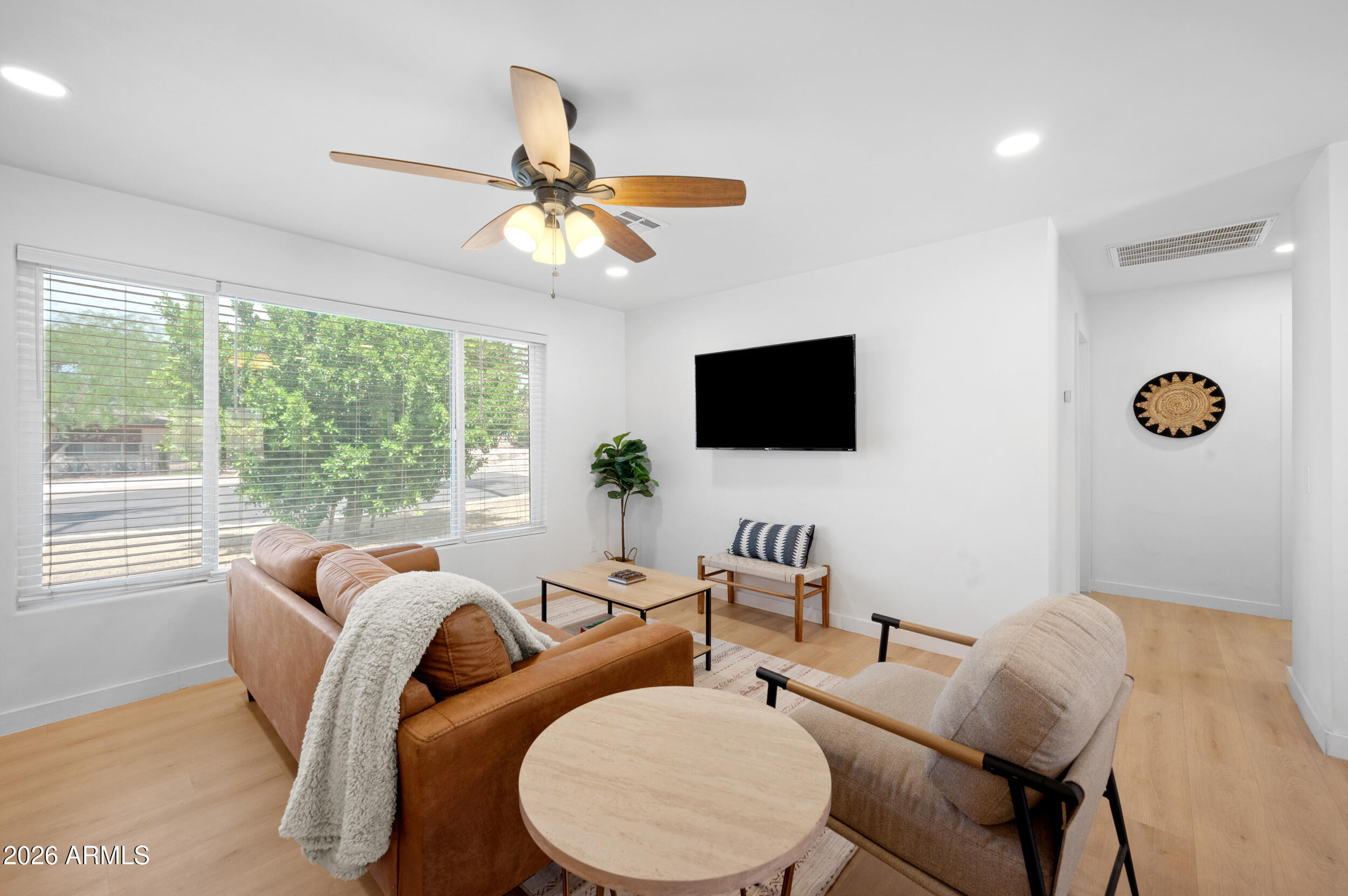 9829 North 4th Avenue Phoenix, AZ 85021 - Photo 13 of 32 Living