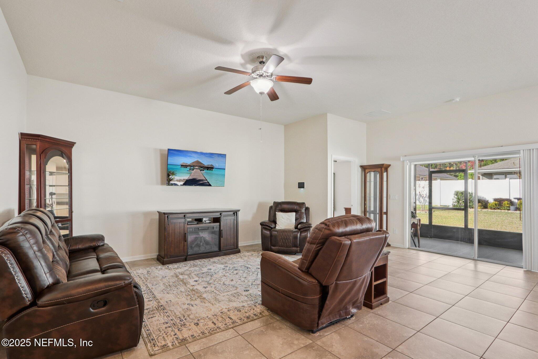 4100 Spring Creek Lane Middleburg, FL 32068 - Photo 6 of 58 a living room with furniture