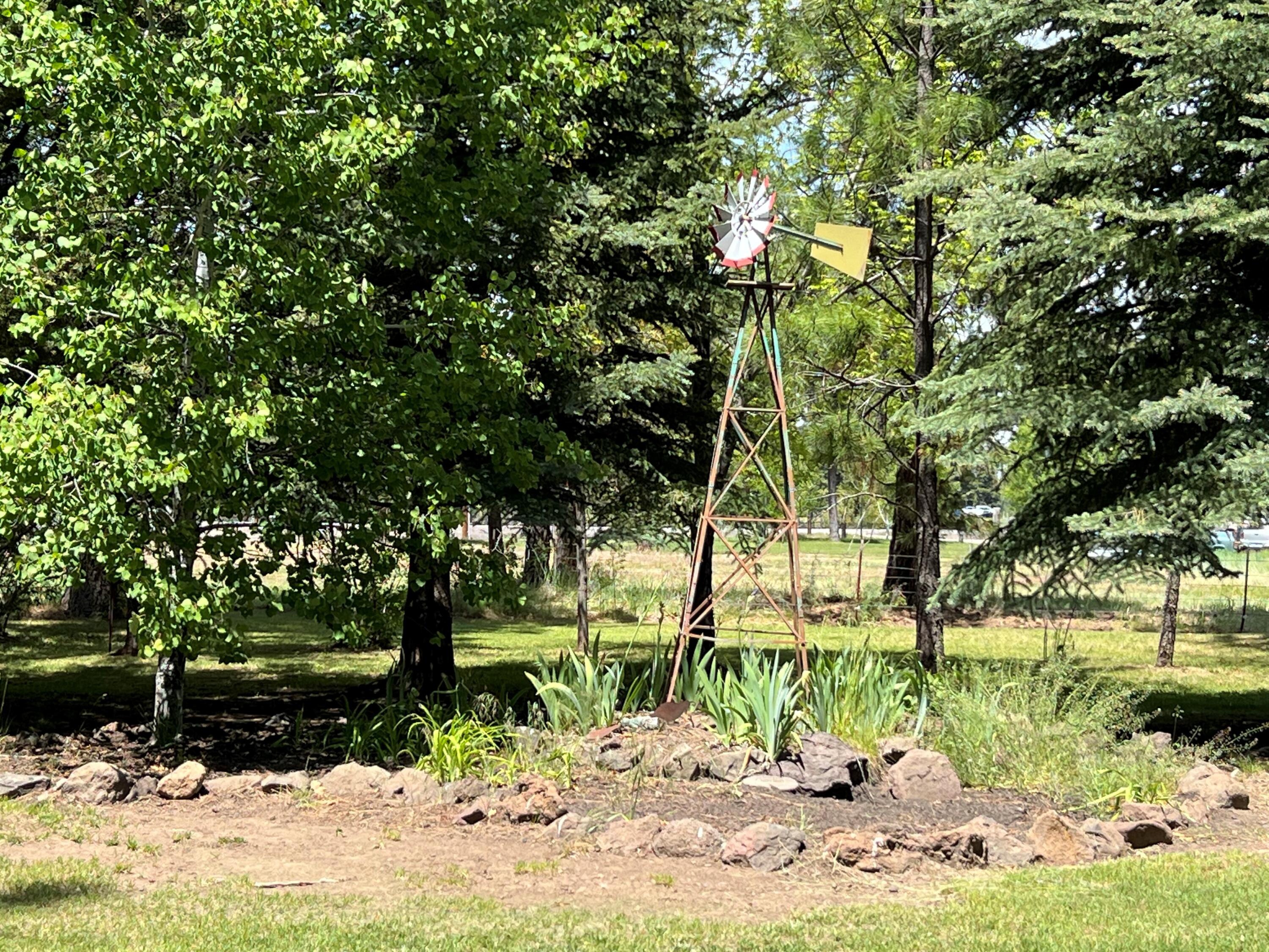 35235 South Chiloquin Road Chiloquin, OR 97624 - Photo 77 of 85 Yard Art