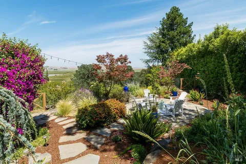 $1,995,000 | 16 Guisela Court, Novato, CA 94945