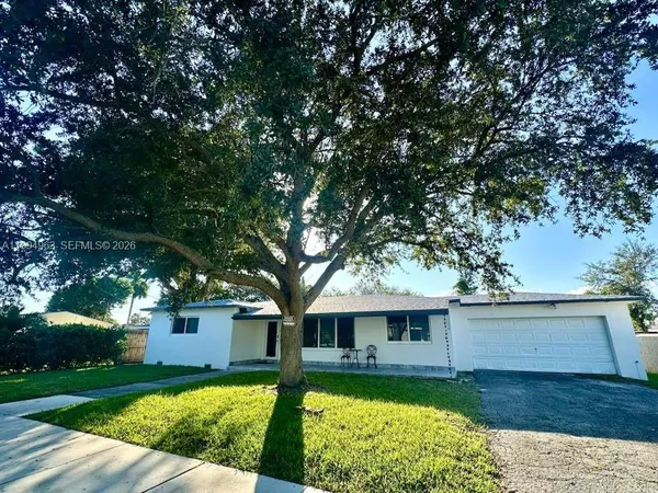 $680,000 | 628 Southwest 6th Avenue, Hallandale Beach, FL 33009