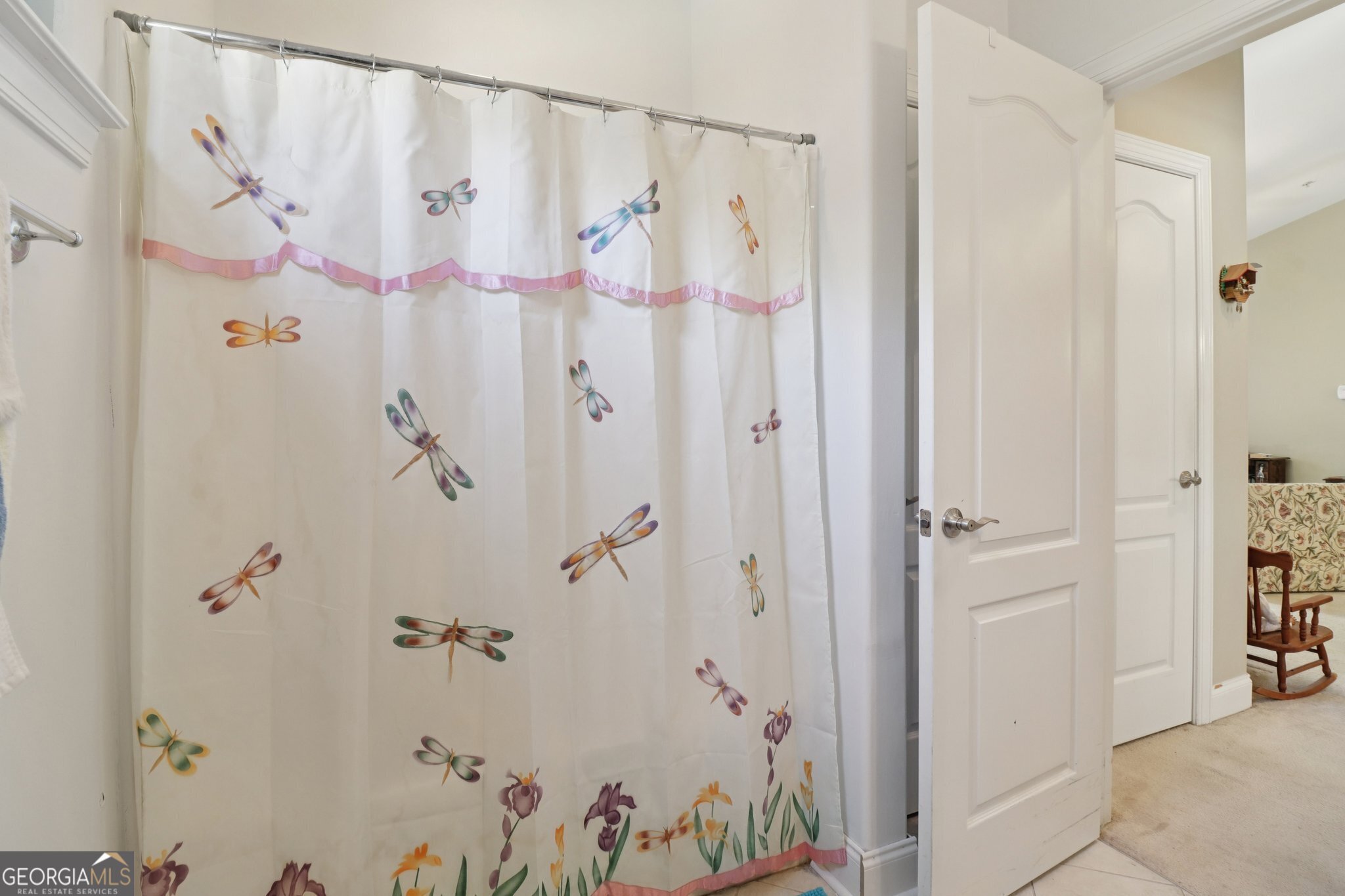 1502 Commonwealth Circle Newnan, GA 30263 - Photo 24 of 33 a bathroom with a shower curtain