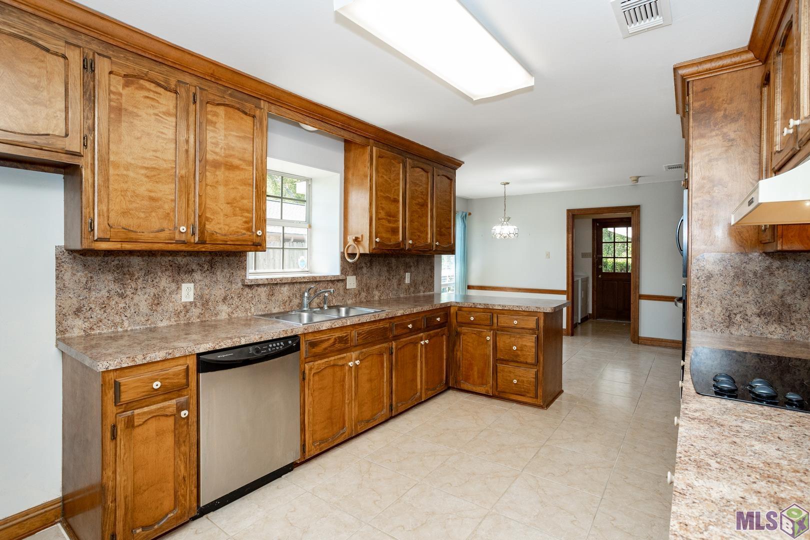 14002 Woodland Ridge Avenue Baton Rouge, LA 70816 - Photo 8 of 36 Gallery Image 8